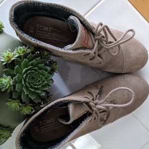 Toms wedges